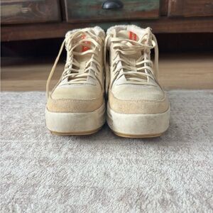 Sorel Women's Tan Lace-Up Shoes